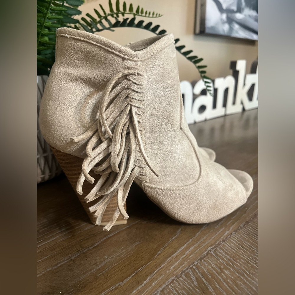 Coconuts By Matisse Size 8 Arlo Cream Faux Suede … - image 4